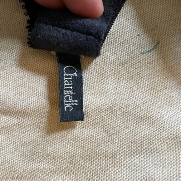 Chantelle Black Lace Underwire Bra With Rhinestone Detail Size 32DDD - Picture 5 of 5